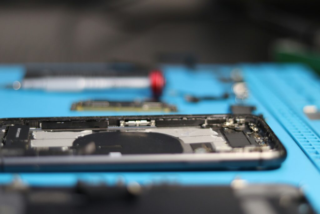 Samsung Galaxy Z Fold & Flip Repair Houston Hinge & Inner Screen Nightmares (2026 Edition)